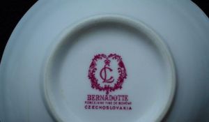 80 ročná sada porcelánových misiek Bernadotte-bohémie